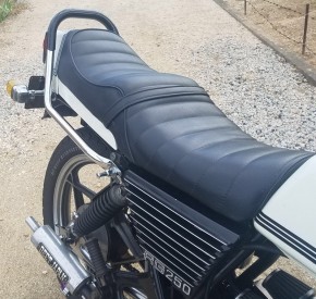 RG250E 極太メッキタンデムバー ブラック 新品 RG250E 極太メッキタンデムバー ブラック｜旧車カスタム＆レストア