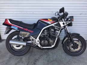 HONDA CBR400F 黒赤｜旧車カスタム＆レストア｜テクニカル